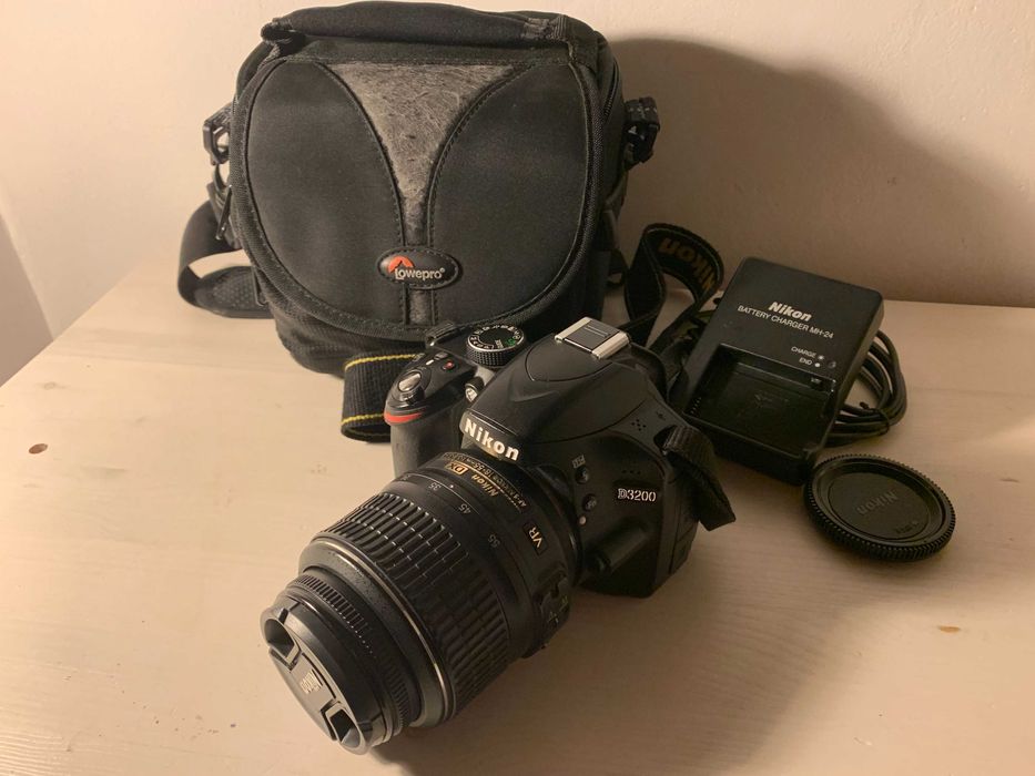 Lustrzanka Nikon D3200 z obiektywem Nikkor 18-55