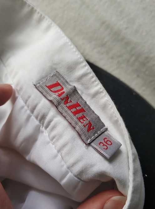 Biała ażurowa spódnica DanHen czarne detale r. 36