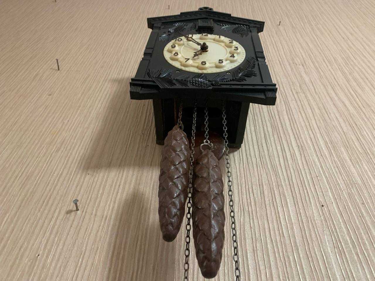 Годинник-ходики настінний механічний з зозулею і боєм "Маяк" СРСР