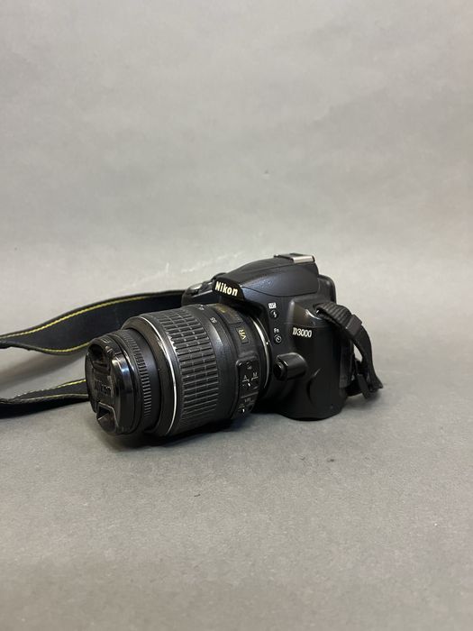 Nikon D3000 + обʼєктив 18-55 мм
