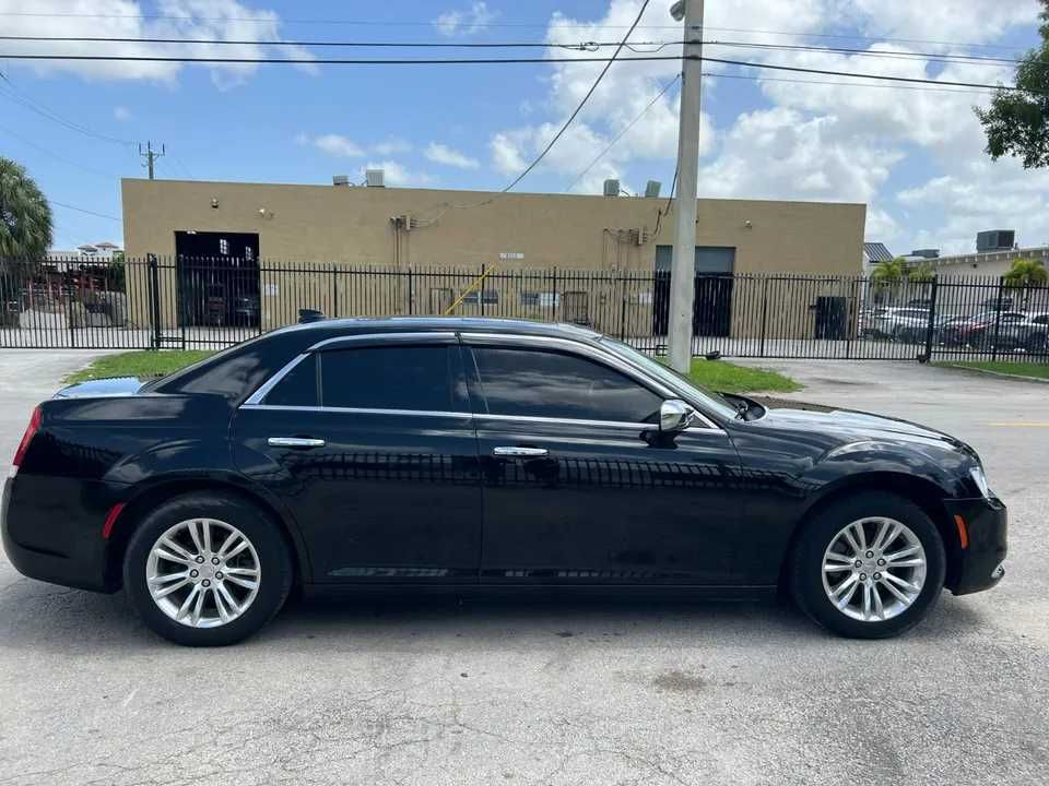 2017 Chrysler 300 Series