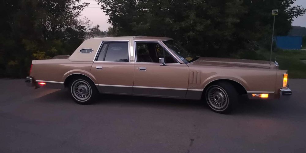 Samochód Zabytkowy Lincoln Continental Mark VI 5.0V8