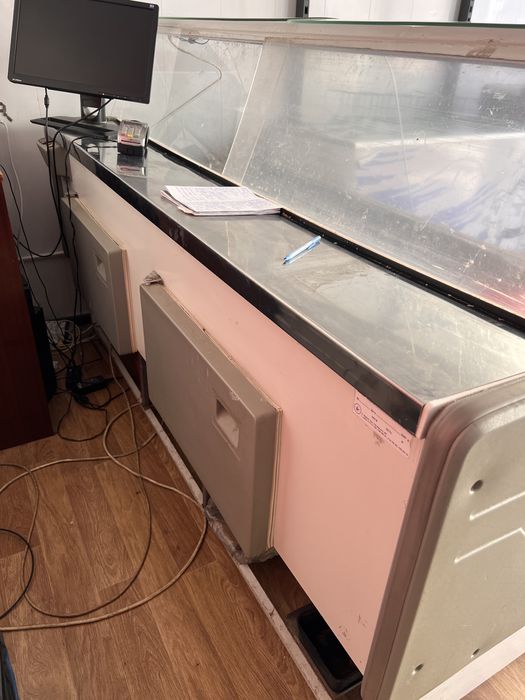 Холодильная витрина. 2м и 1.5 технохолод