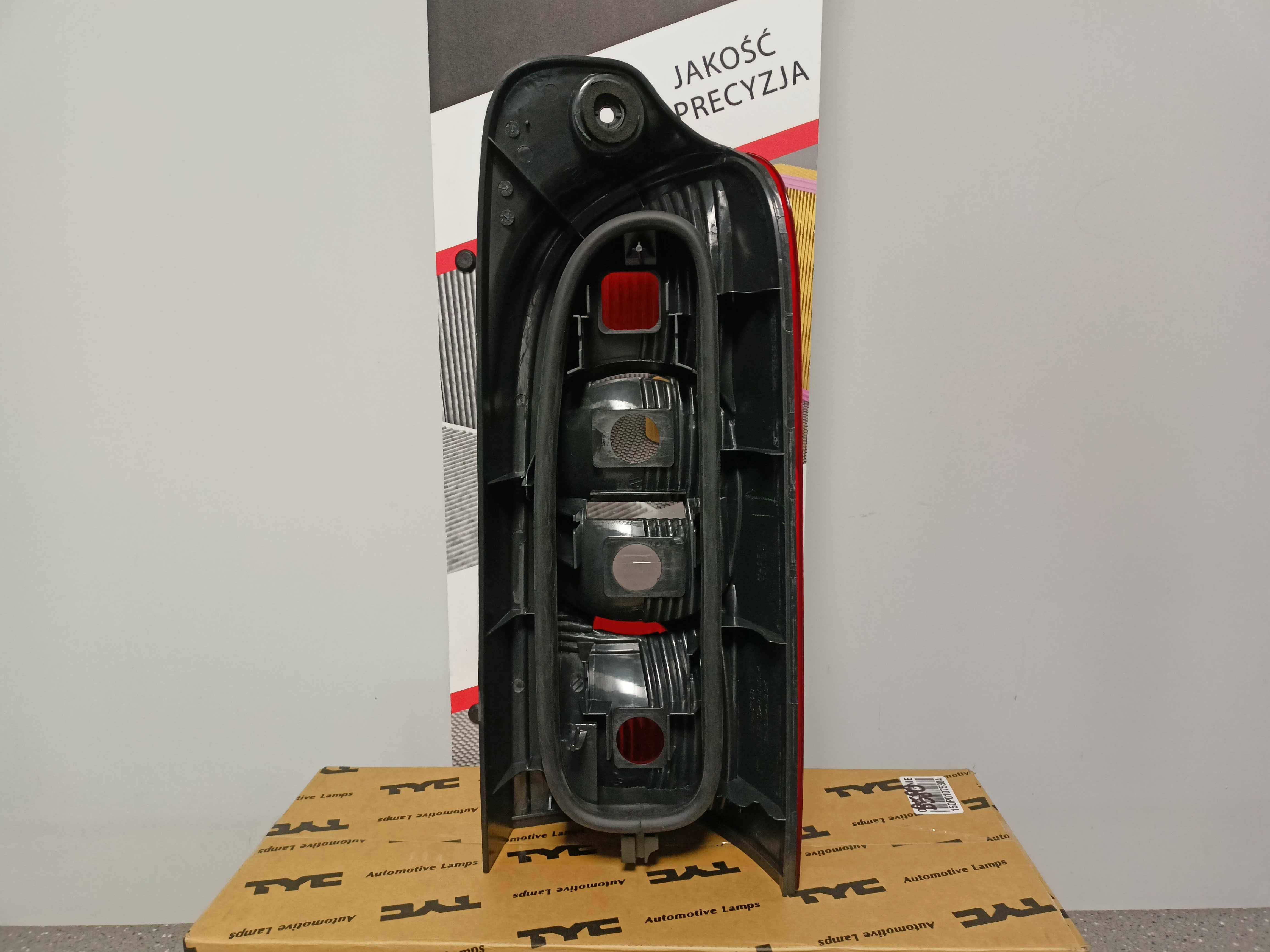 Renault Master,Movano 03-10 Lampa tył lewa.>