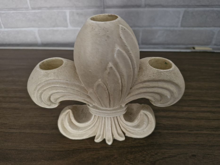 Castiçal em perfeito estado