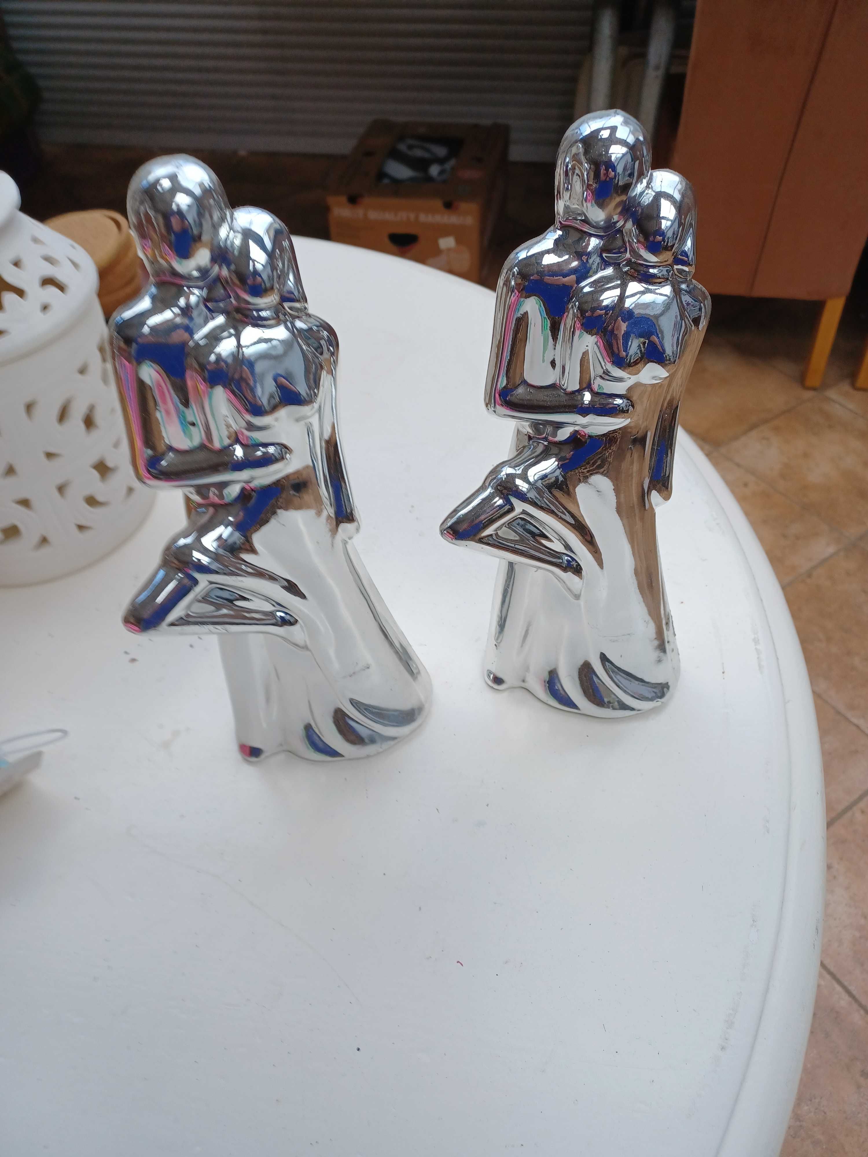Dwie figurki srebrne.