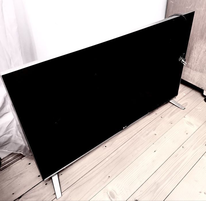 Телевизор LG 42LB6590V (диагональ 42 дюйма).