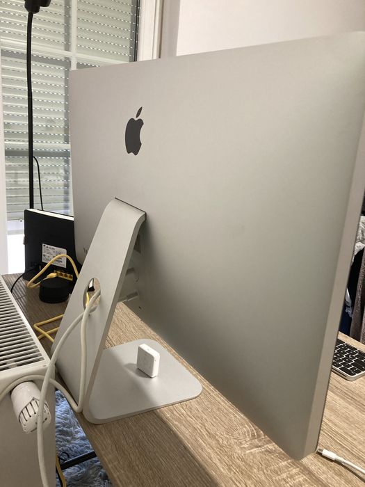 Apple thunderbolt dislpay