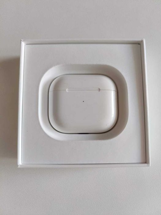 Apple AirPods 3 зарядний кейс чохол