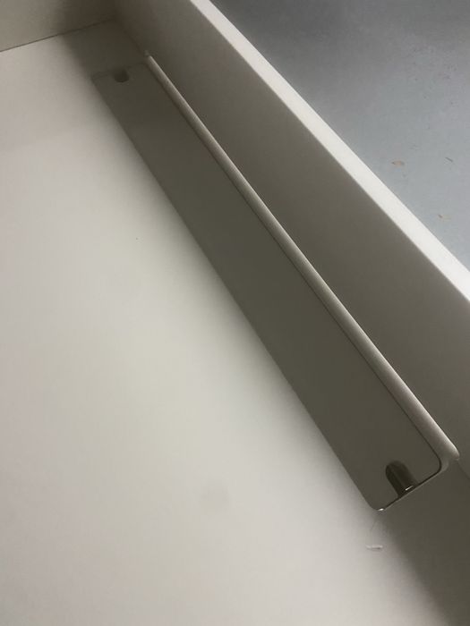 Secretária de madeira com velatura bege