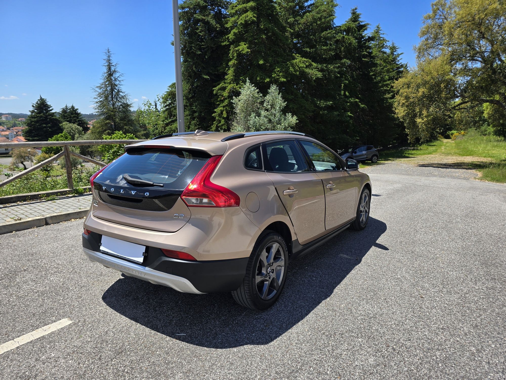 Volvo V40 1.6 D2 Cross Country 115cv Nacional 1 Dono Revisões na Marca
