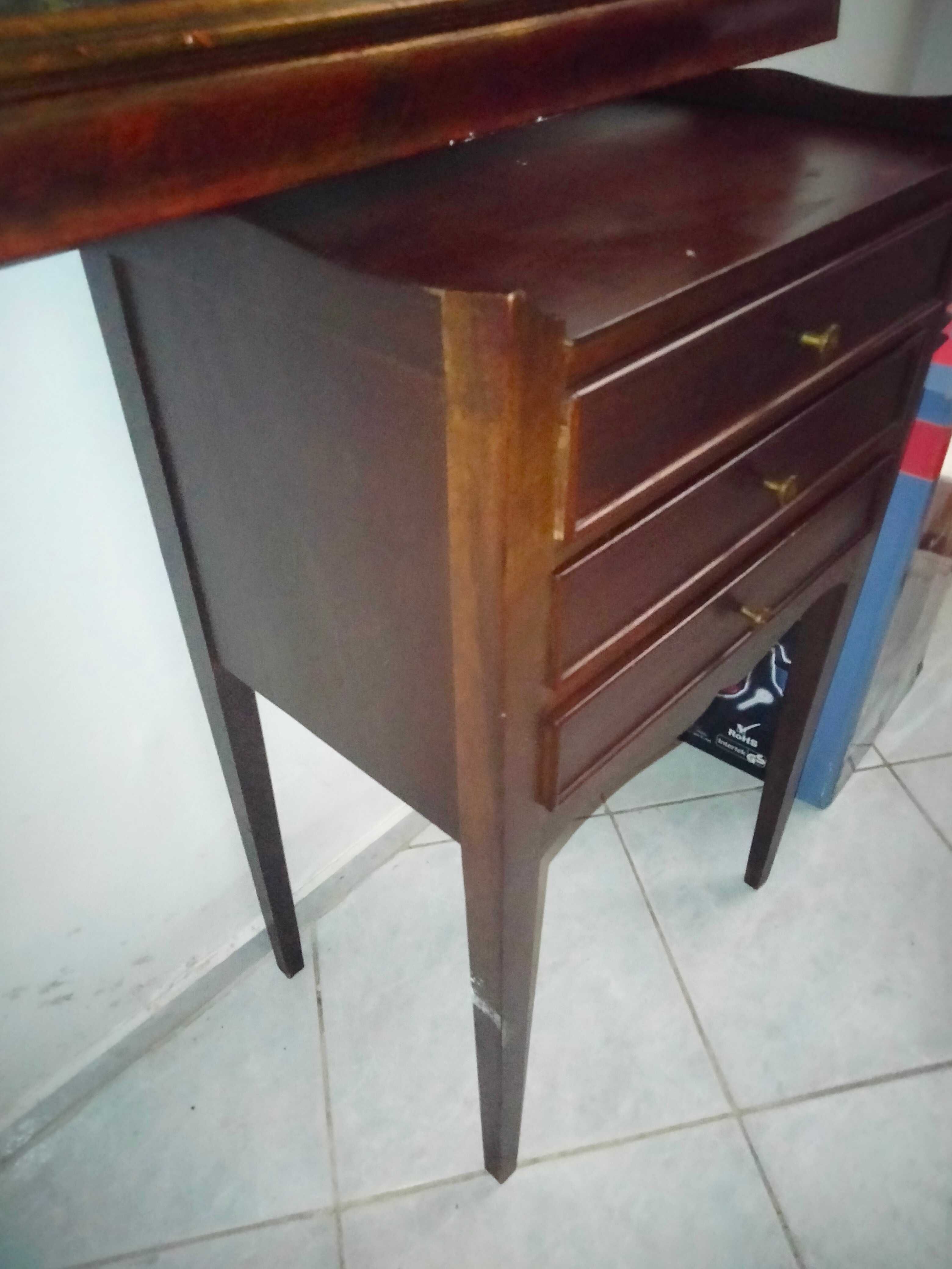Móvel Antigo em bom estado