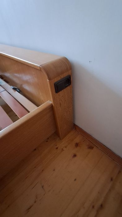 Łóżko podwójne wraz ze stelażem