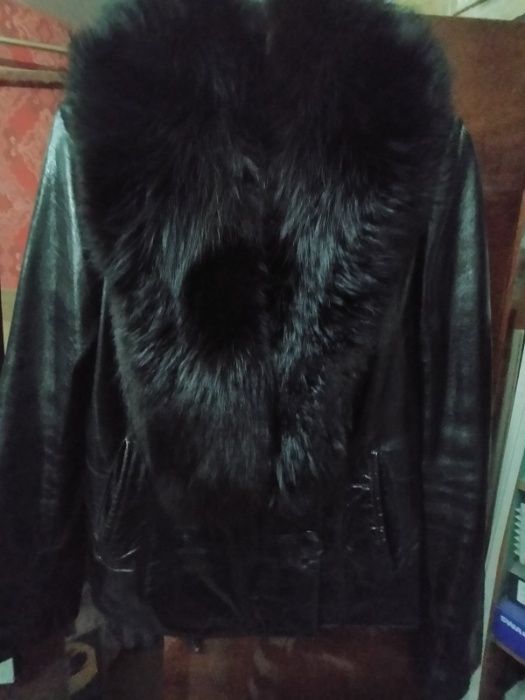 Продам женскую кожаную куртку XL