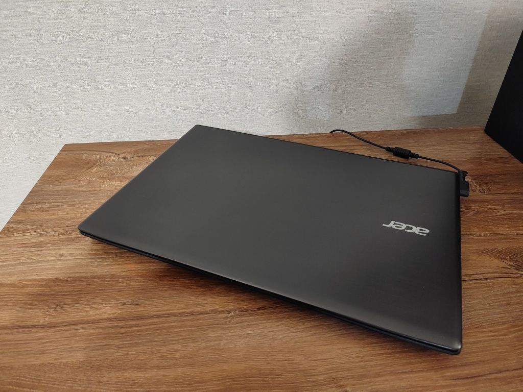 Laptop Acer Aspire E5-576