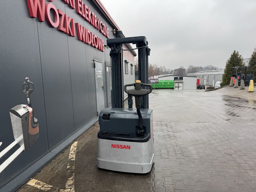 Paleciak elektryczny Nissan 480 cm 1600 kg wózek Atlet sztaplarka