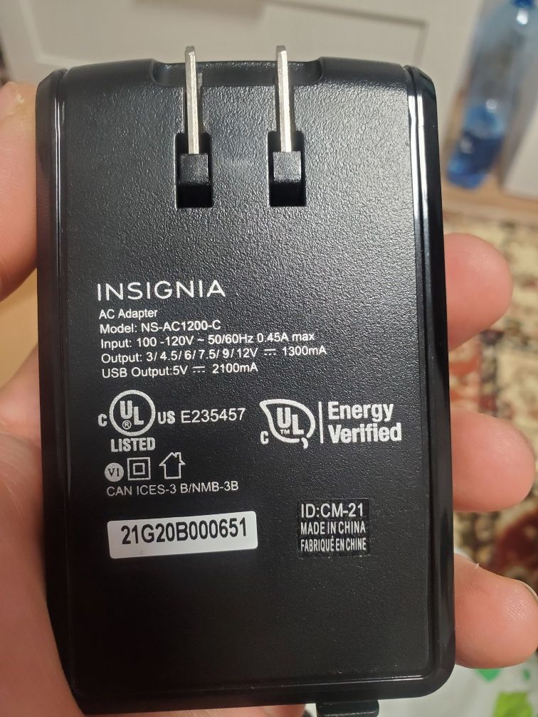 Zasilacz 110v + 7 końcówek do 1.3A ta USB