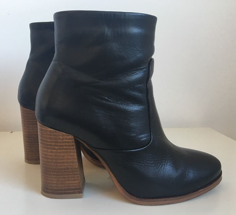 Botas pretas marca Eureka como novas
