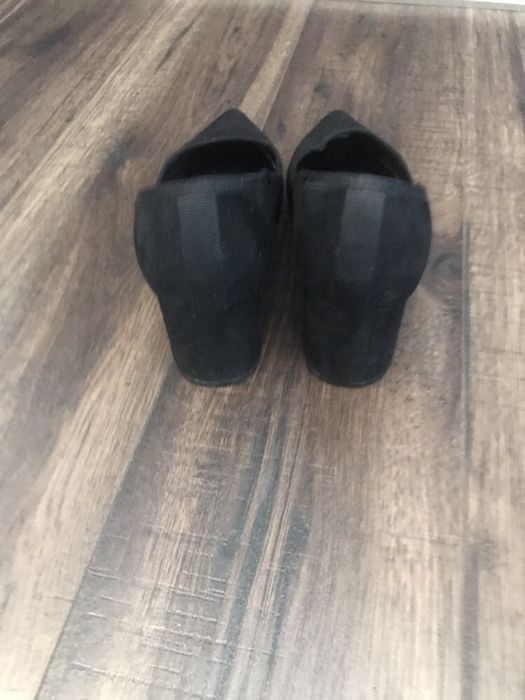 Czółenka Stradivarius czarny zamsz 37