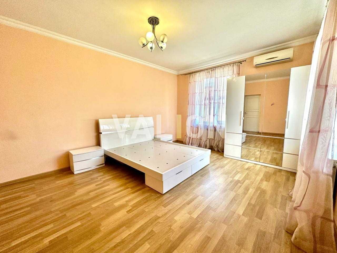 Продаж будинку з ремонтом та меблями в Києві біля метро Славутич