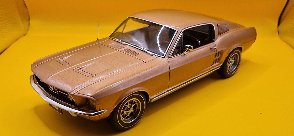 Ford mustang gt autoart millenium 1:18