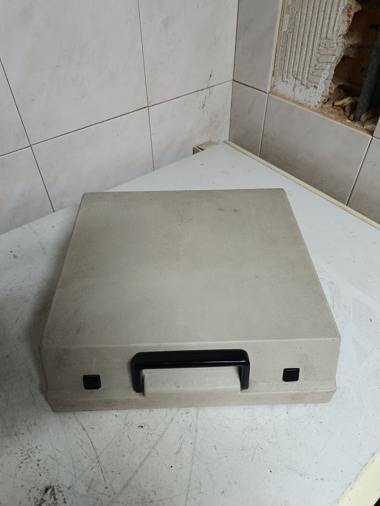 Máquina de escrever AEG