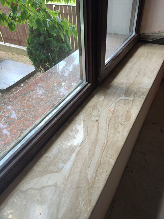 Гранітні підвіконня,відливи, шапки,парапети,сходи, підвіконники