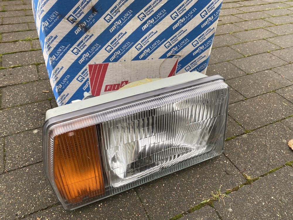 Lancia Delta 1500 lampa prawy przód H4