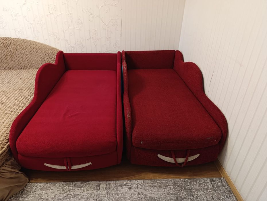 Віддам два дитячих дивани Макквін
