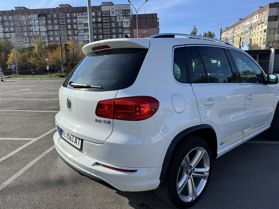 Volkswagen Tiguan SPORT R-LINE