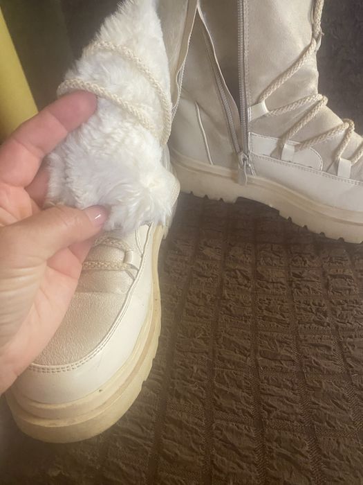 Тепленькі чобітки бежеві