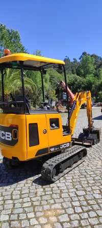 Mini Giratória JCB 16c-1 com Baldes