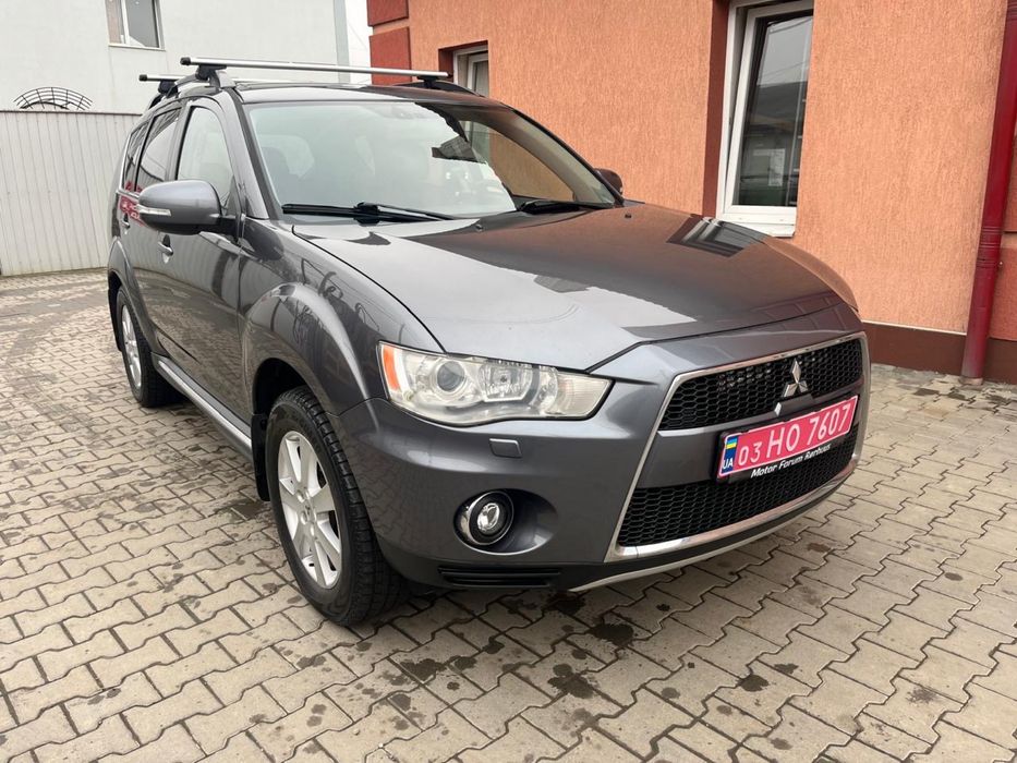 Мітсубісі аутлендер  2.2  2011 автомат