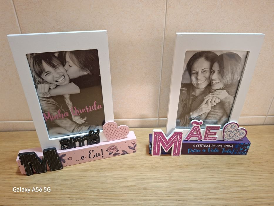 2 molduras em madeira