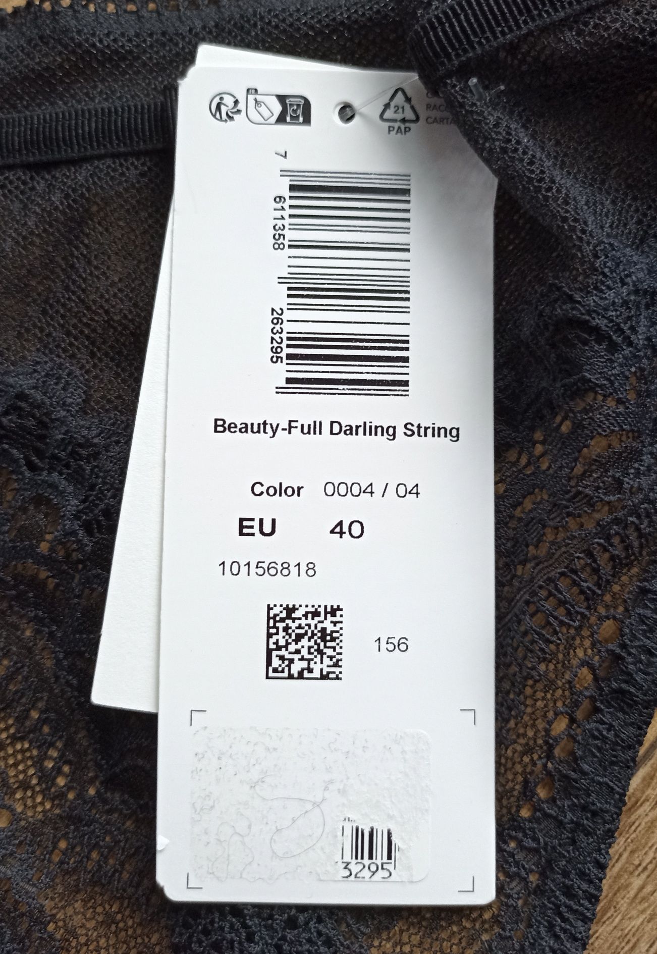 Beauty-full Darling String r 40/L czarne stringi majtki Triumph
