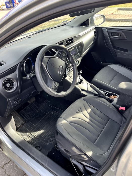 Auto idealne do miasta i na dłuższe trasy, ciche, komfortowe oszczędne