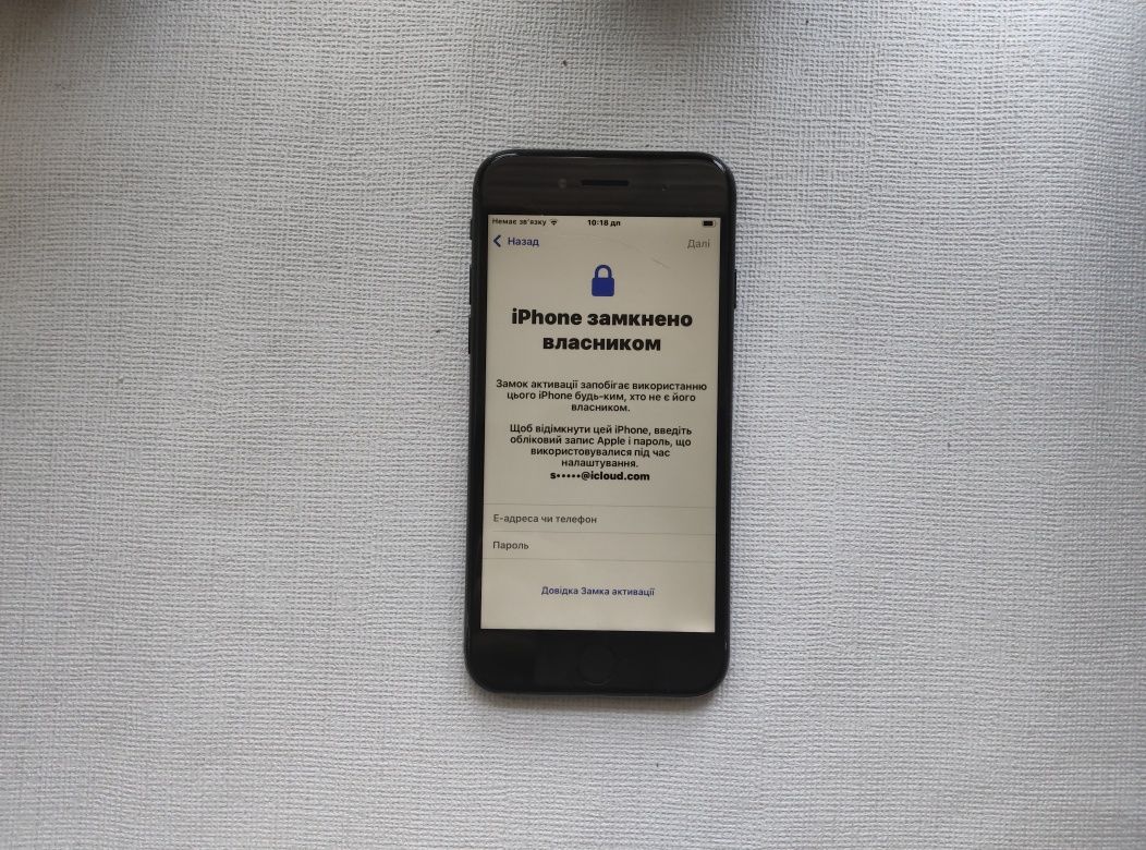 iPhone  7  32 gb lock iCloud