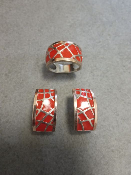 Комплект каблучка 17.0, сережки з емаллю та золотими вставками