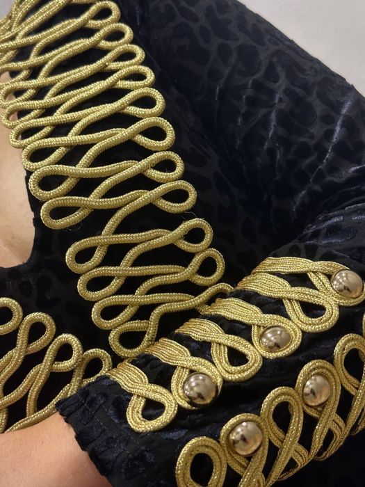 Плаття з біркою