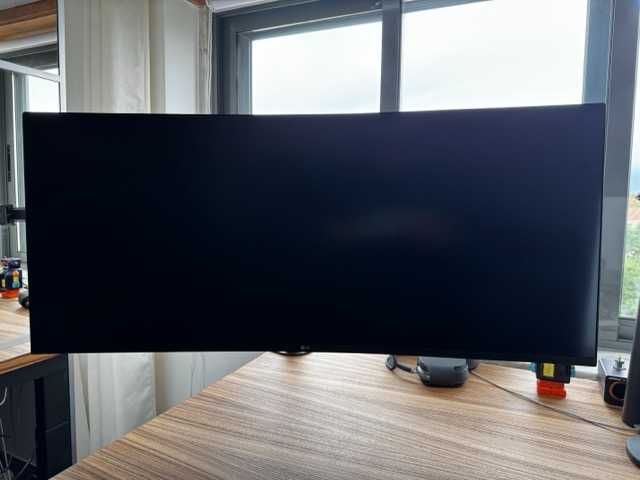 LG 38WN95C-W Monitor 38" 21:9 Curved UltraWide QHD+ Desk Arm Mount