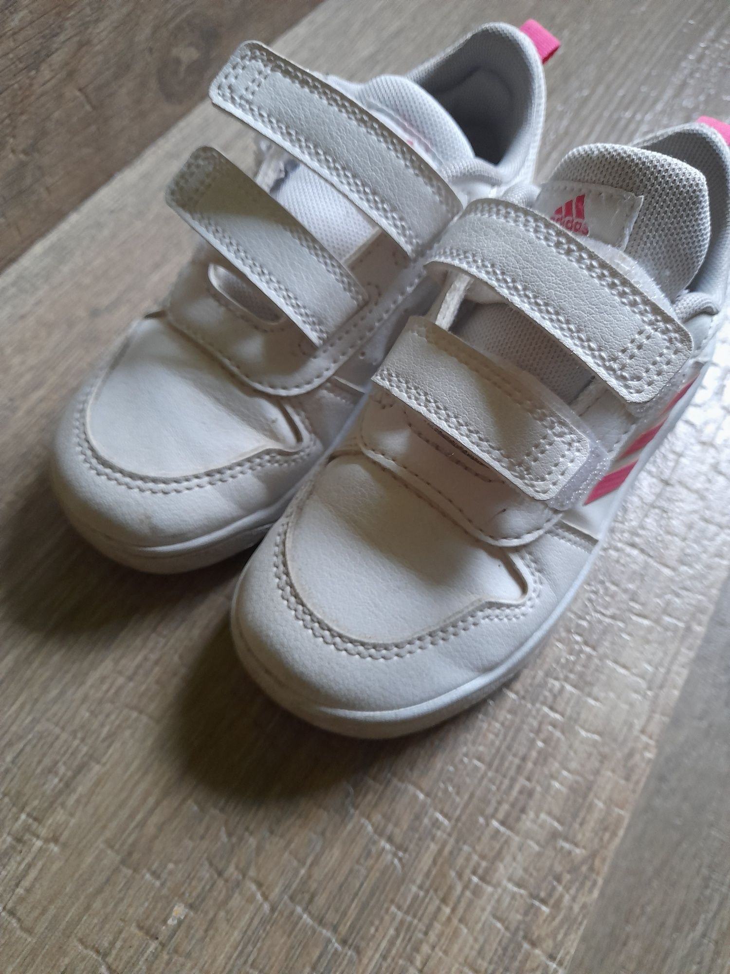 Sprzedam adidasy sportowe r.26