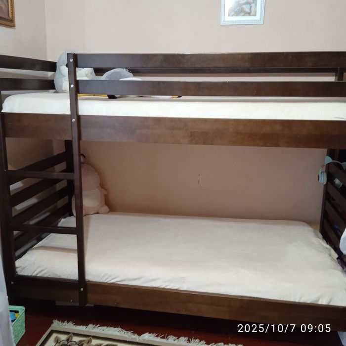 Продам двох ярусне дитяче ліжко