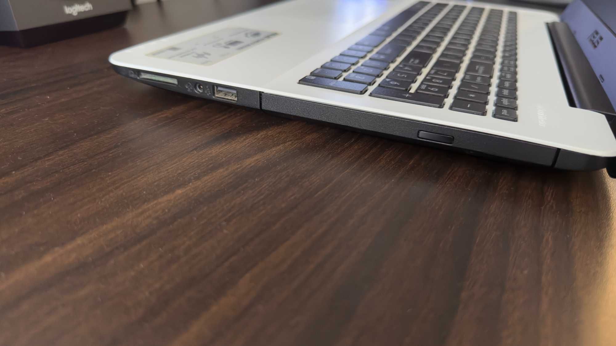 laptop ASUS 15.6" + zasilacz + torba GRATIS!