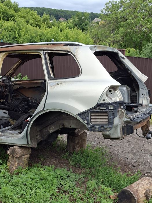 Задня частина кузова Volkswagen Touareg 2012р.