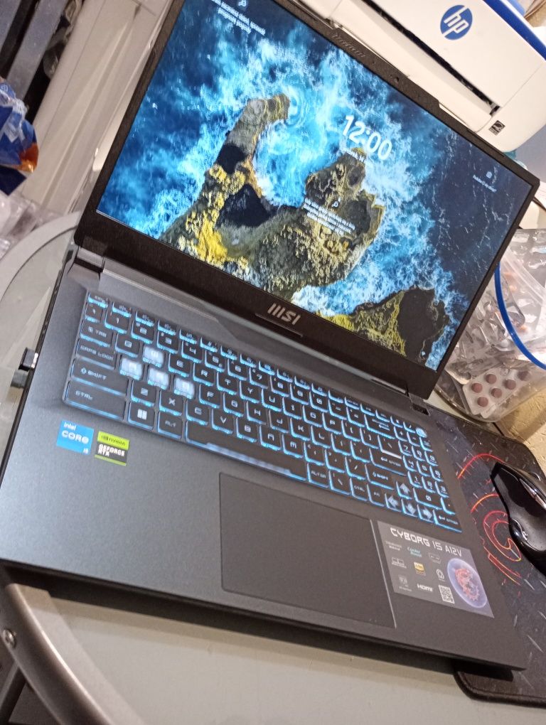 Mocarny Laptop gamingowy  MSI Cyborg 15 A12V JAK NOWY