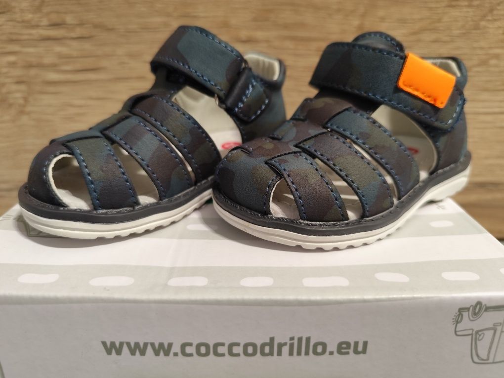Buty, sandałki dziecięce coccodrillo rozmiar 19