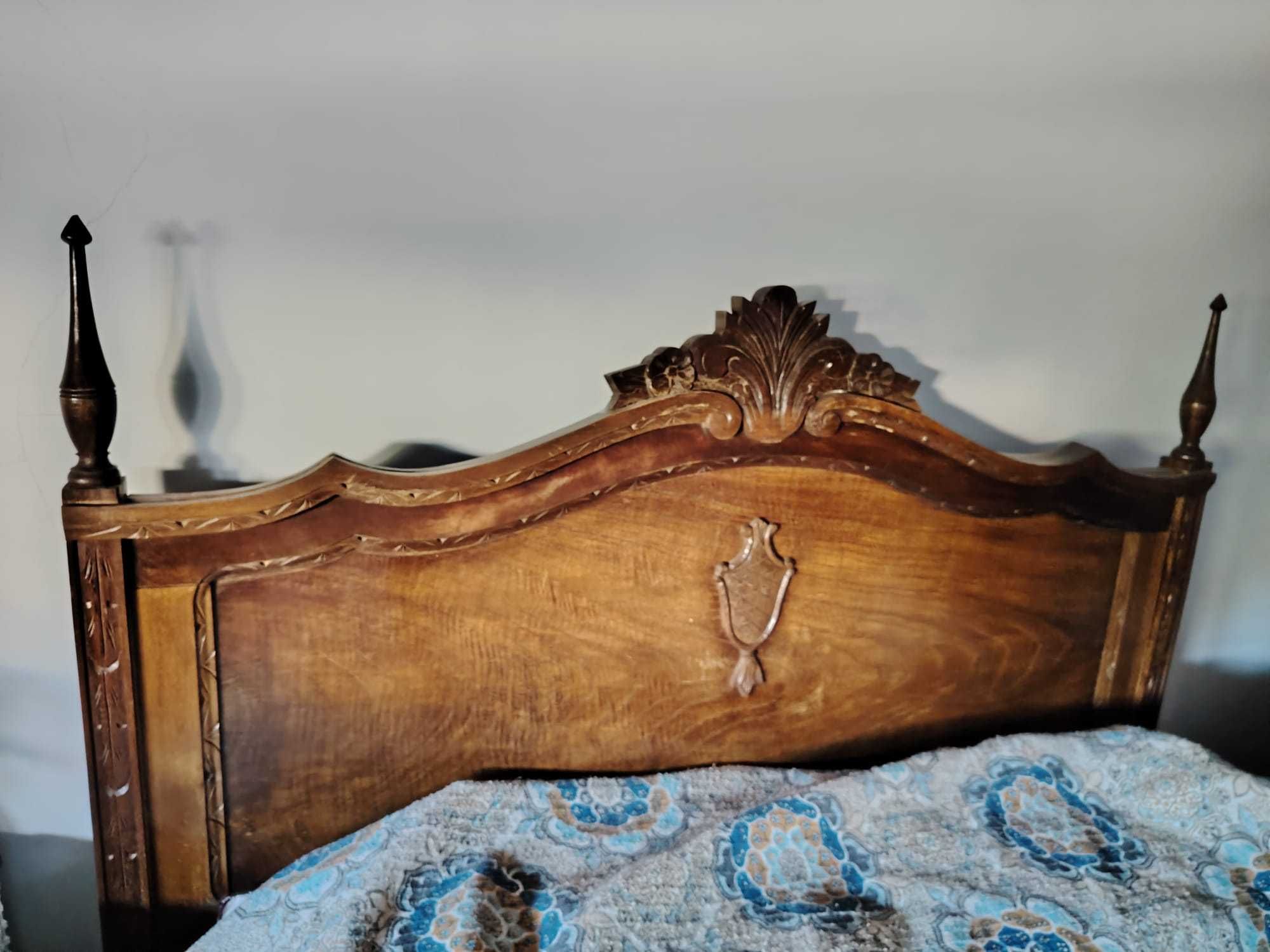 Quarto de casal em madeira maciça, vintage, para restauro.