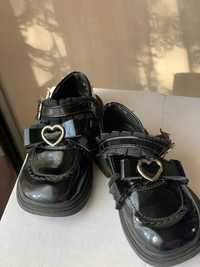 Туфлі чорні для дівчинки 27 розмір, +-16,5 см устілка