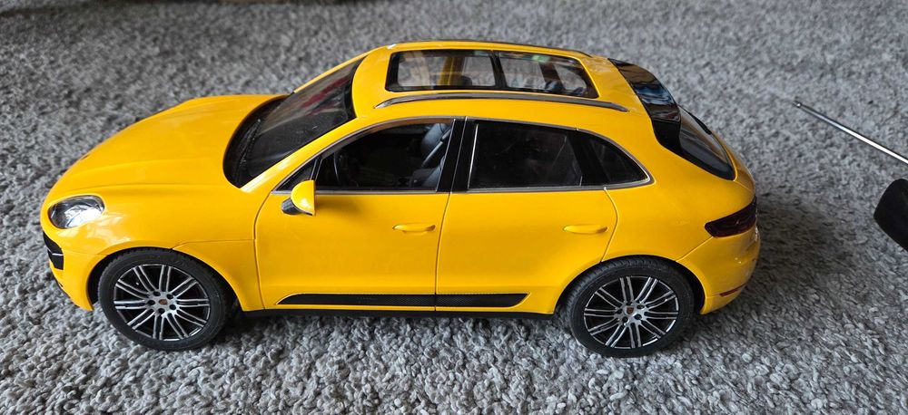 Zdalnie sterowane Porsche Macan Rastar 1:14