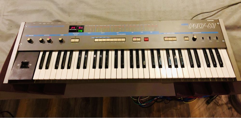 Korg Poly 61 - sintetizador analógico anos 80